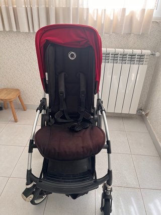 Bugaboo Bee 5 con capota granate y asiento negro