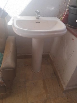 Lavabo con pedestal Roca