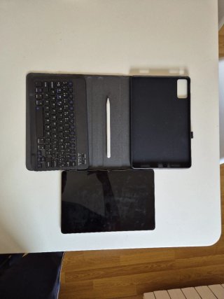 Xiaomi Pad SE con custodia, tastiera e pen