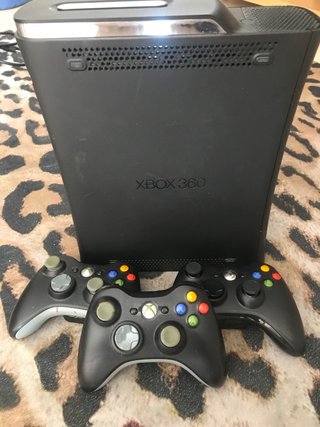 Consola Xbox 360 con 3 mandos
