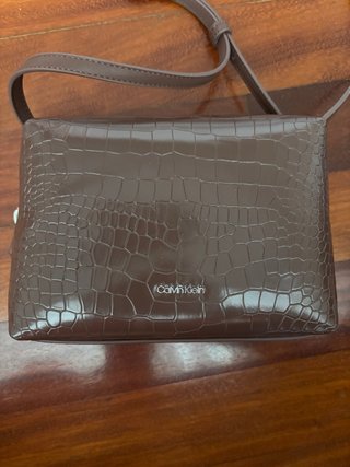 Bolso Calvin Klein marrón efecto cocodrilo