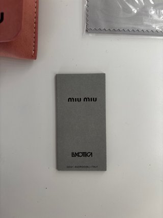 Gafas de sol Miu Miu negras