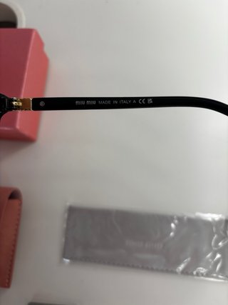 Gafas de sol Miu Miu negras