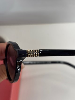 Gafas de sol Miu Miu negras