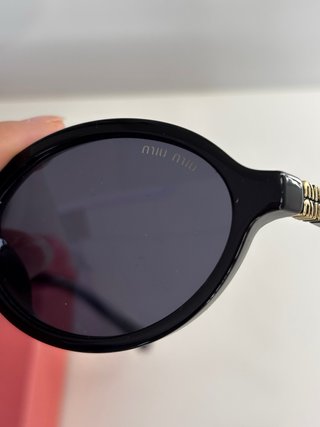 Gafas de sol Miu Miu negras