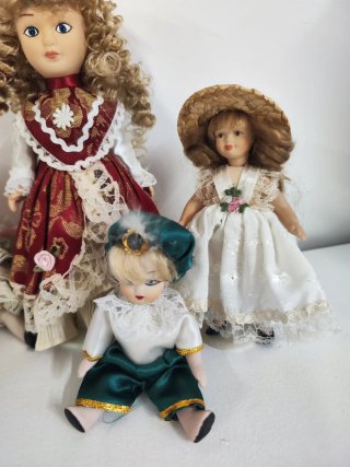Colección de 4 Muñecas de Porcelana