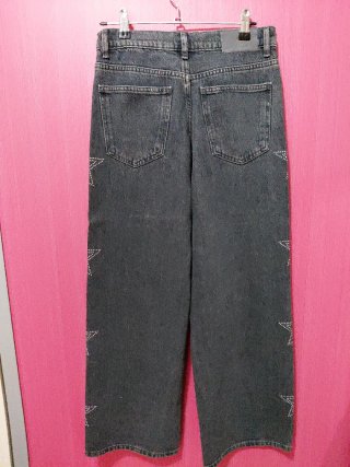 Pantalón vaquero negro ancho Zara con estrellas