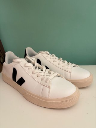 Zapatillas Veja Blancas y Negras