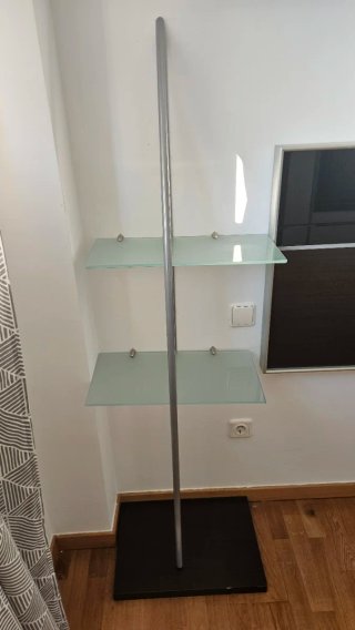 Estantería de pie con baldas de cristal