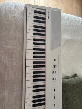 Piano Digital Alesis Recital Blanco