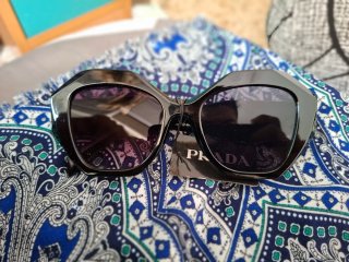 Gafas de sol Prada negras