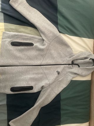 Sudadera Nike Tech Fleece Gris Talla XL (NIÑO)