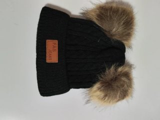 Gorro Infantil Negro con Pompones