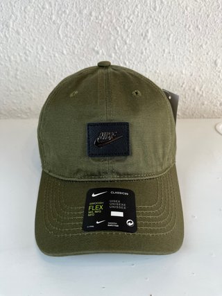 Gorra Nike Classic99 Flex Verde Oliva (Etiqueta)