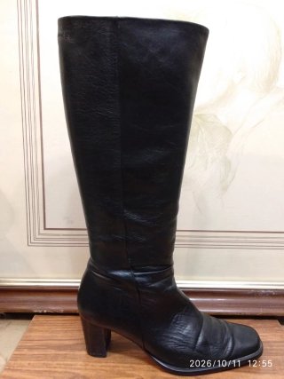 Botas de piel Wonders negras
