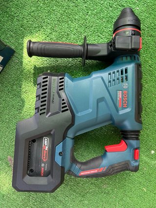 Martillo Bosch Expert con Baterías y Cargador