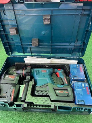 Martillo Bosch Expert con Baterías y Cargador