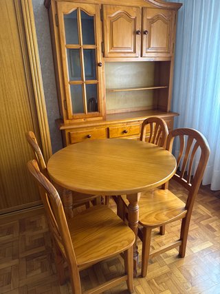 Conjunto mesa sillas y mueble salon