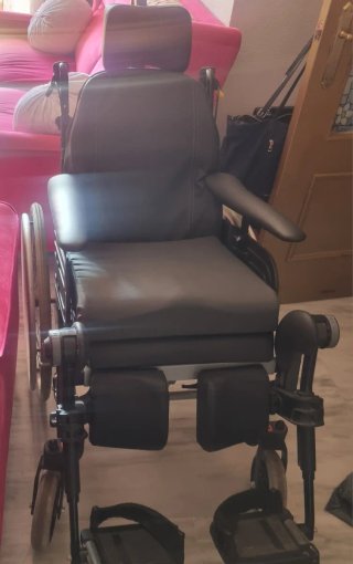 Silla de ruedas reclinable