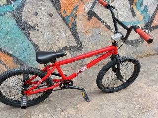Bicicleta BMX Roja