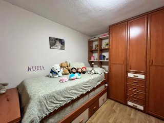 Habitación juvenil color cerezo
