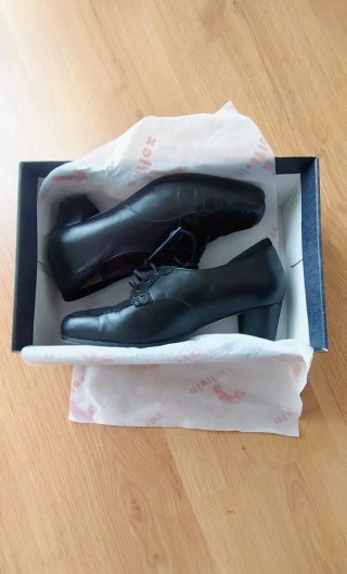 Zapatos con cordones negros Talla 37