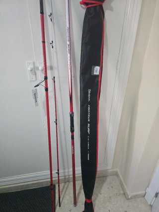 2 Cañas Daiwa Proteus Surf 420 Porta cañas