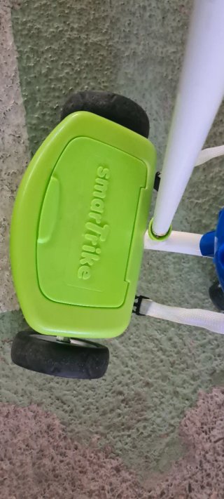 Triciclo infantil con manillar