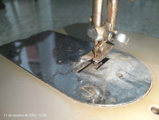 Máquina de coser Alfa antigua
