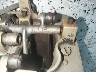 Máquina de coser Alfa antigua