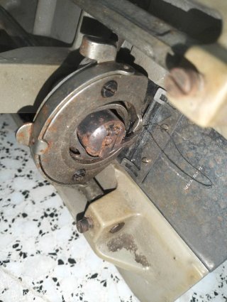 Máquina de coser Alfa antigua
