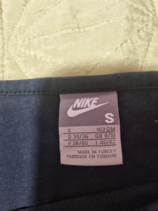 Camiseta Nike París Edición Limitada