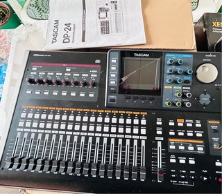 TASCAM DP-24 Portastudio Digital