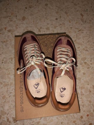 Zapatillas Kangaroos  Talla 39 berenjena y marrón