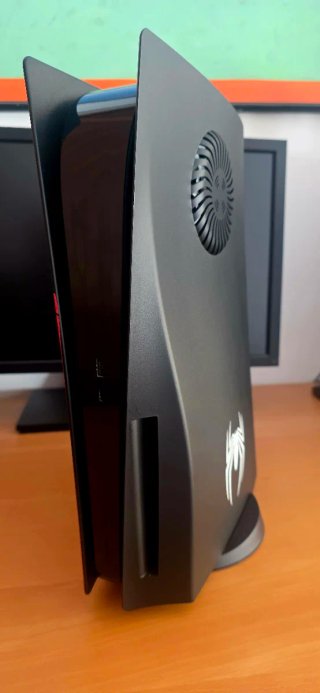 PS5 con custodia disco Spider-Man