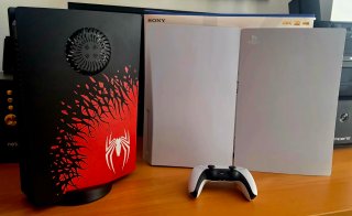 PS5 con custodia disco Spider-Man