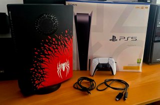 PS5 con custodia disco Spider-Man