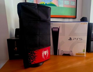 PS5 con custodia disco Spider-Man