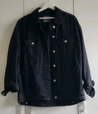 Cazadora vaquera negra Primark oversize