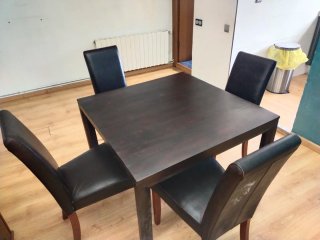 Mesa de comedor y 4 sillas