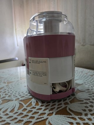 Licuadora rosa y blanca