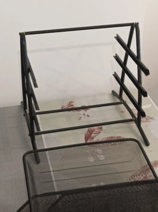 Archivador de escritorio de metal negro