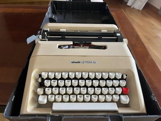 Máquina de escribir Olivetti Lettera 35