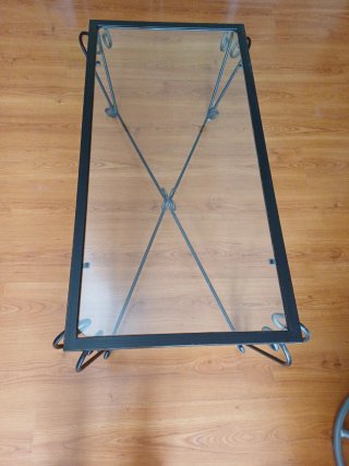 Mesa de centro baja de forja y cristal