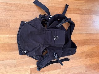 Mochila Portabebés Stokke Negra