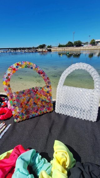 Bolso de mano de cuentas hecho a mano