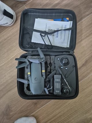 Dron plegable con mando