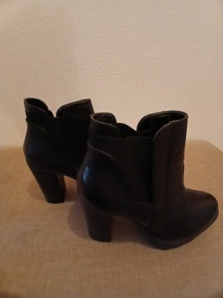 Botines Negros con Plataforma