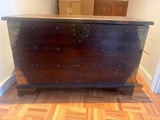Baúl Antiguo de Madera Maciza