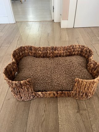 Cama para perro tejida